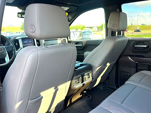 Used 2022 GMC Sierra 1500 SLT AWD/4WD image 17