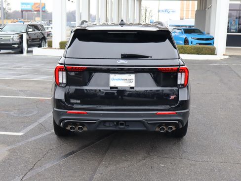 Used 2025 Ford Explorer ST image 9