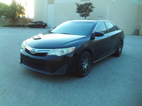 Used 2012 Toyota Camry LE image 15