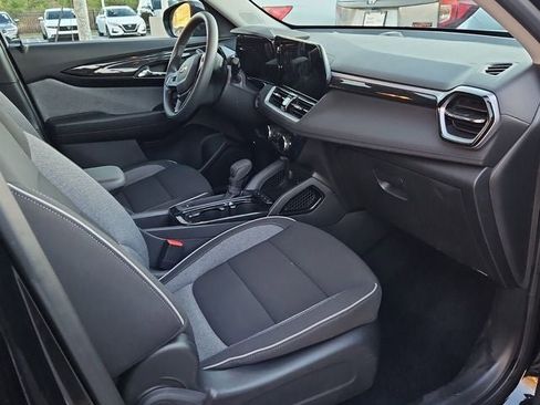 Used 2025 Chevrolet TrailBlazer LT image 14