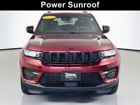 Used 2023 Jeep Grand Cherokee Altitude AWD/4WD image 3