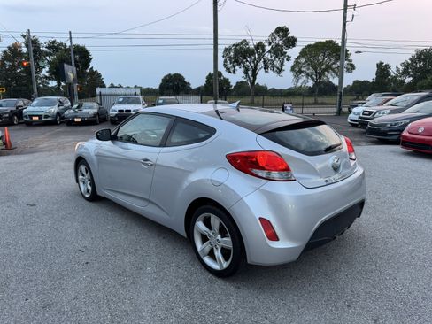 Used 2014 Hyundai Veloster image 5