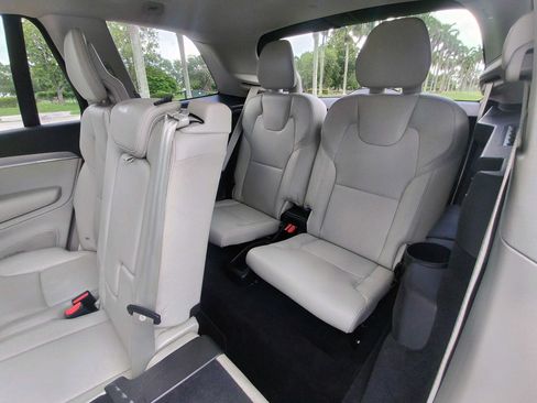 Used 2021 Volvo XC90 T5 Momentum w/ Protection Package Premier FWD image 34