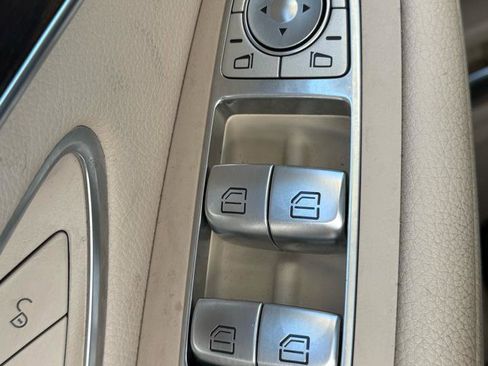 Used 2018 Mercedes-Benz GLC 300 4MATIC w/ Premium Package image 11