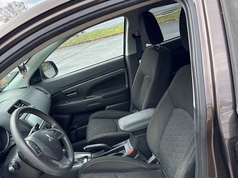 Used 2020 Mitsubishi Outlander Sport ES image 6