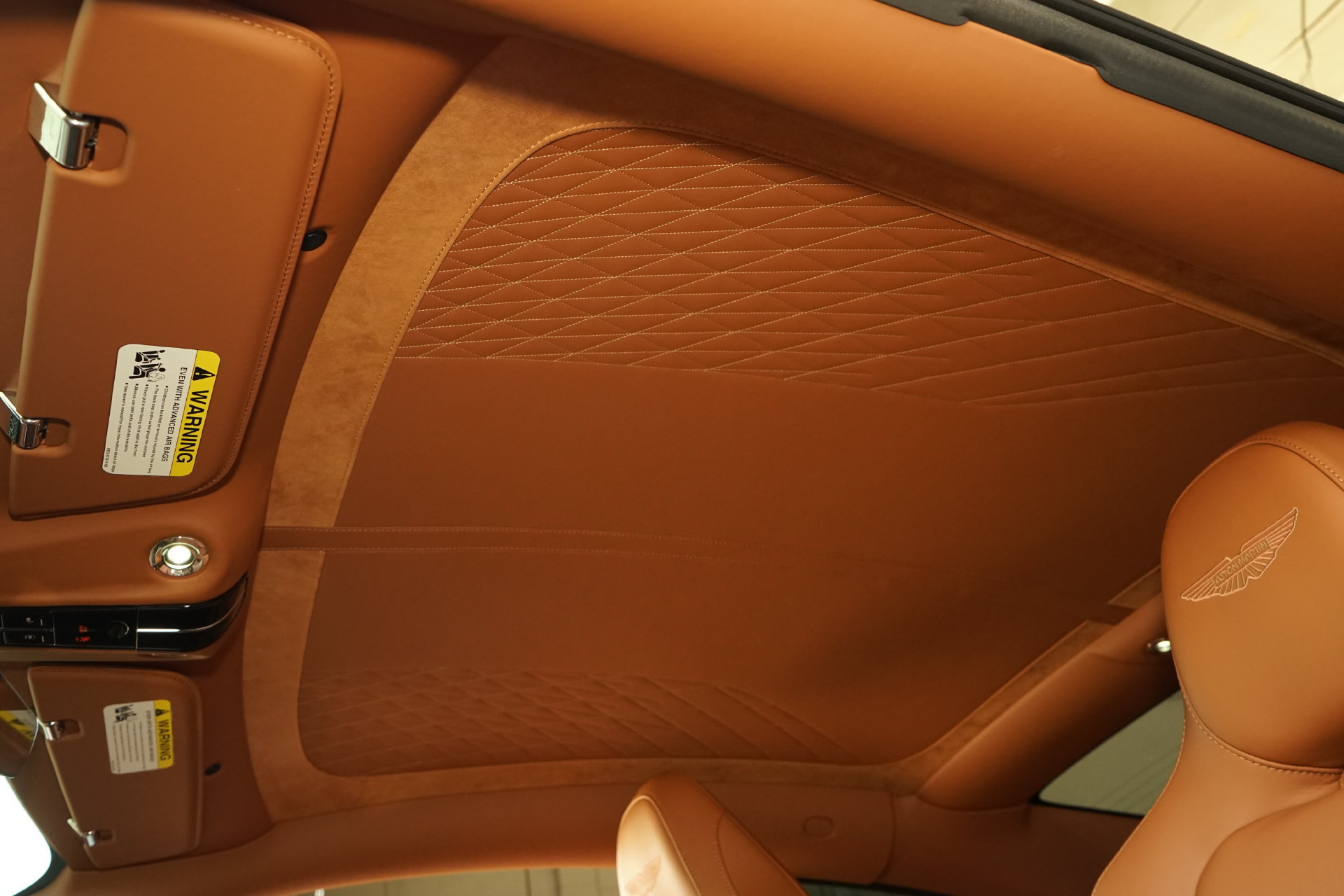 Used 2025 Aston Martin DB12 Coupe RWD image 25