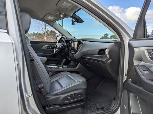 Used 2020 Chevrolet Traverse LT w/ LT Premium Package image 38