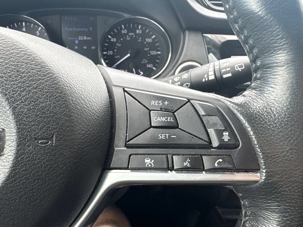 Used 2018 Nissan Rogue SL FWD image 17