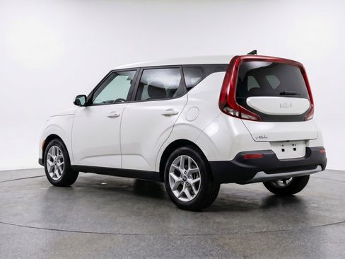 Used 2025 Kia Soul LX w/ LX Technology Package FWD image 6
