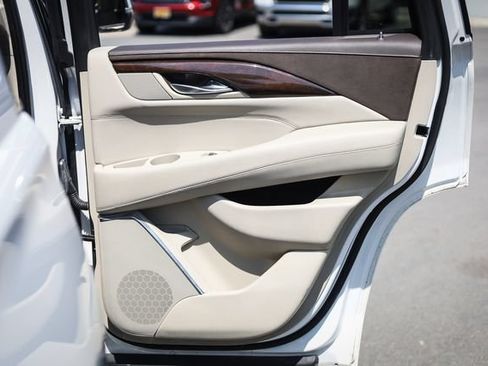 Used 2017 Cadillac Escalade Luxury AWD/4WD image 77