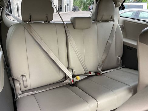 Used 2011 Toyota Sienna Limited w/ Premium Pkg AWD/4WD image 42