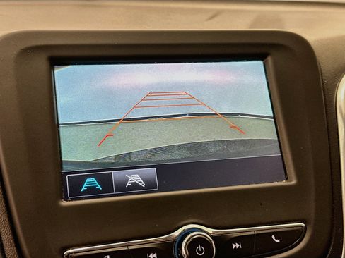 Used 2018 Chevrolet Equinox LS FWD image 22