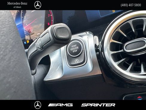 Used 2024 Mercedes-Benz GLB 250 image 28