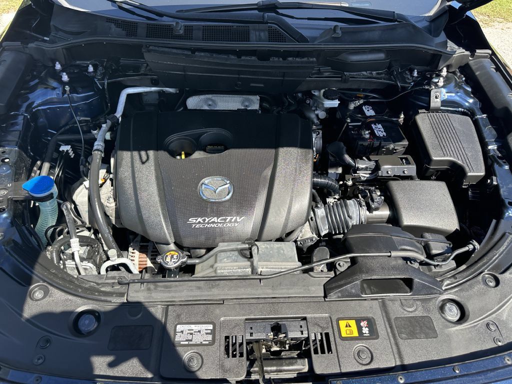 Used 2018 MAZDA CX-5 Touring w/ Preferred Equipment Package FWD image 4