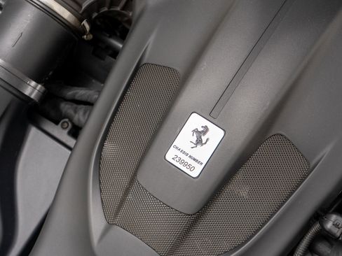 Used 2019 Ferrari Portofino RWD image 48