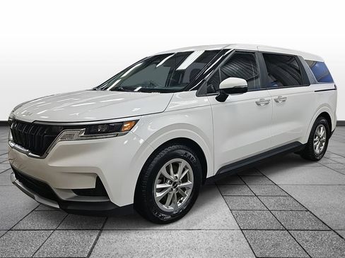 Used 2024 Kia Carnival LX image 1