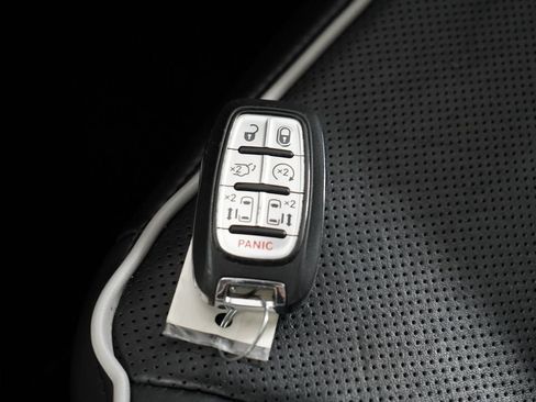 Used 2023 Chrysler Pacifica Limited FWD image 20