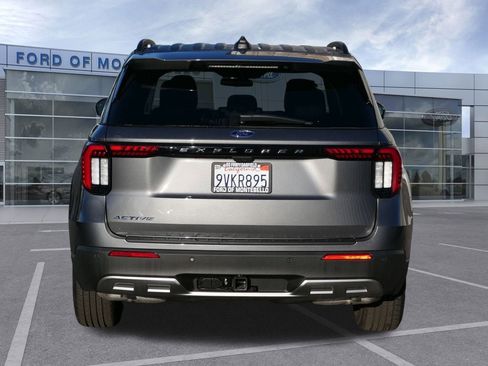 Used 2025 Ford Explorer Active w/ Active Comfort Package image 6