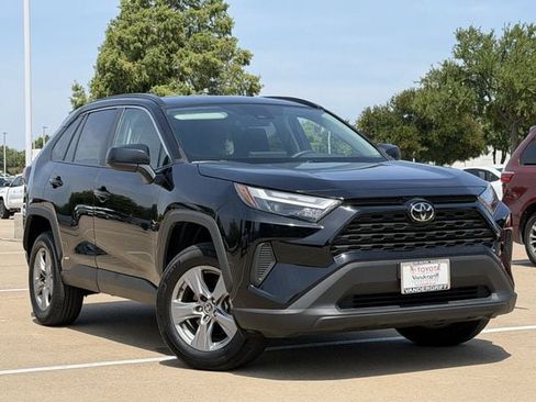 Used 2025 Toyota RAV4 LE AWD/4WD image 2