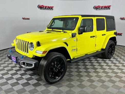 Used 2023 Jeep Wrangler Unlimited Sahara w/ Dual Top Group AWD/4WD image 5