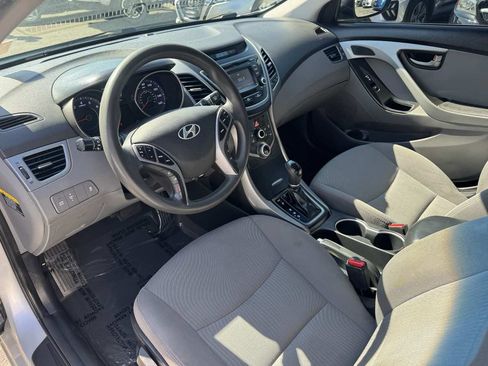 Used 2015 Hyundai Elantra SE w/ Option Group 02 FWD image 9