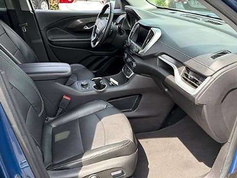 Used 2024 GMC Terrain SLT AWD/4WD image 10