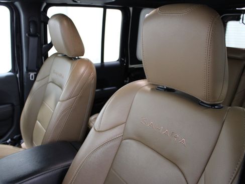 Used 2022 Jeep Wrangler Unlimited Sahara w/ Cold Weather Group image 4