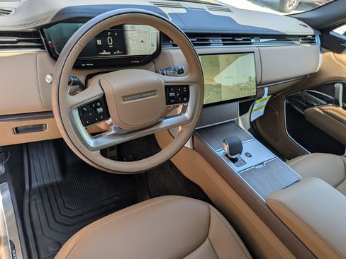 New 2026 Land Rover Range Rover Long Wheelbase SE AWD/4WD image 4