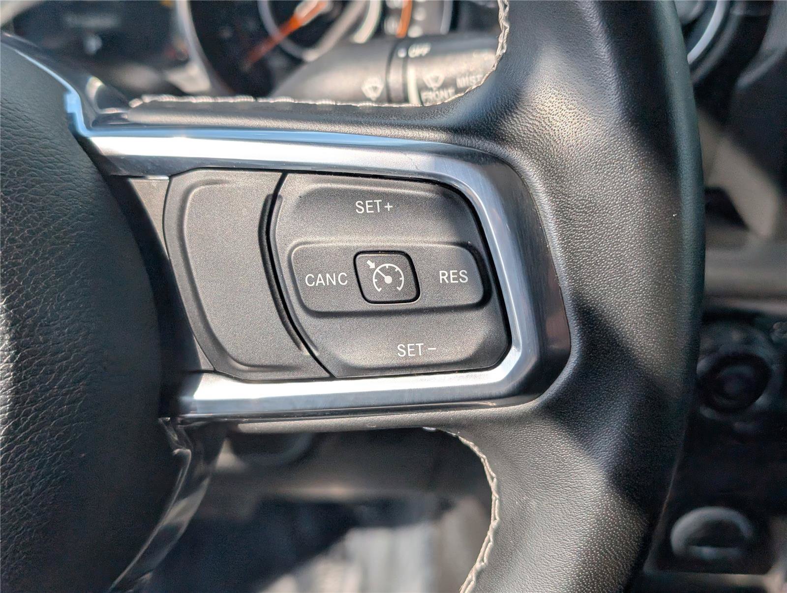 Used 2022 Jeep Gladiator Overland w/ Popular Equipment Package AWD/4WD image 21