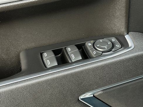 Used 2025 GMC Sierra 1500 SLT image 12