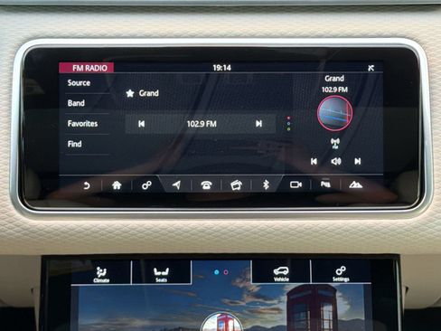 Used 2019 Land Rover Range Rover Velar S AWD/4WD image 21