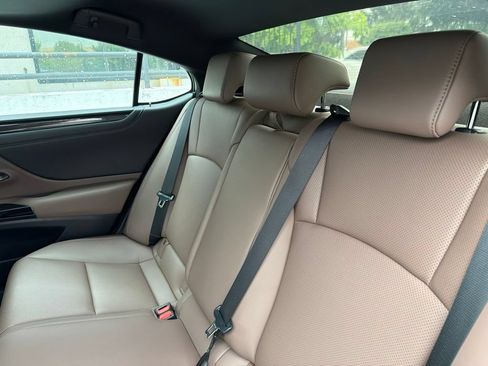 Used 2023 Lexus ES 350 w/ Accessory Package (Z2) FWD image 32
