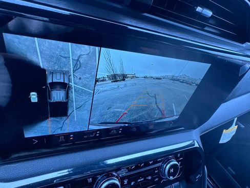 Used 2024 GMC Sierra 2500 AT4 w/ AT4 Preferred Package image 24