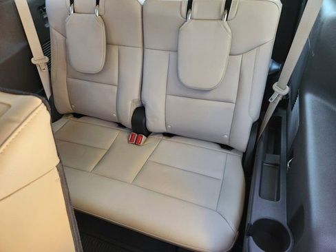 Used 2023 Ford Explorer Platinum w/ Premium Technology Package image 34