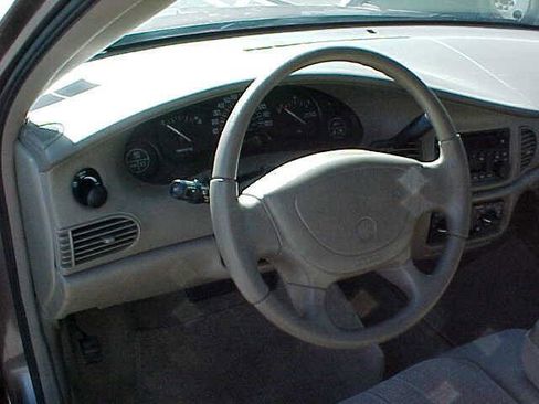 Used 2004 Buick Century Custom image 21