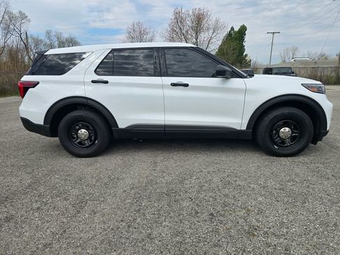 Used 2025 Ford Explorer 4WD Police Interceptor w/ Ultimate Wiring Package image 2