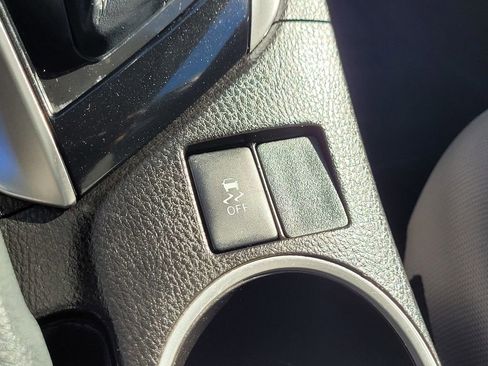 Used 2018 Toyota Corolla LE image 24