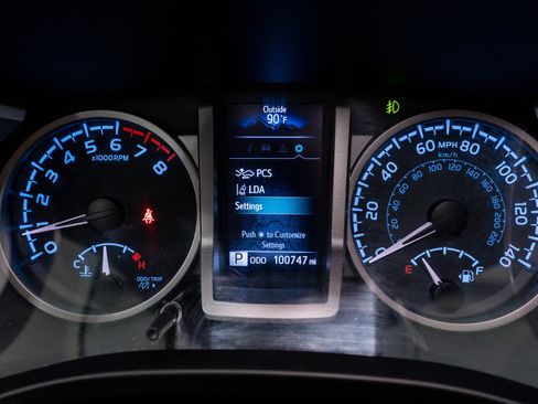 Used 2021 Toyota Tacoma SR5 AWD/4WD image 24