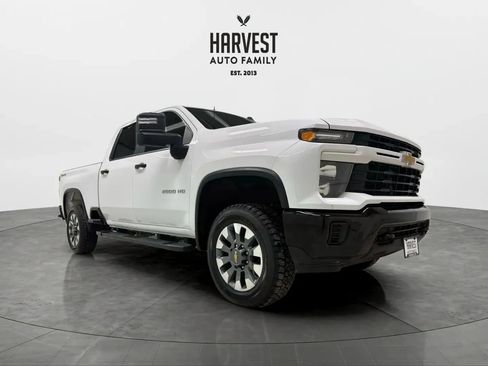 Used 2024 Chevrolet Silverado 2500 Custom w/ Custom Value Package image 6