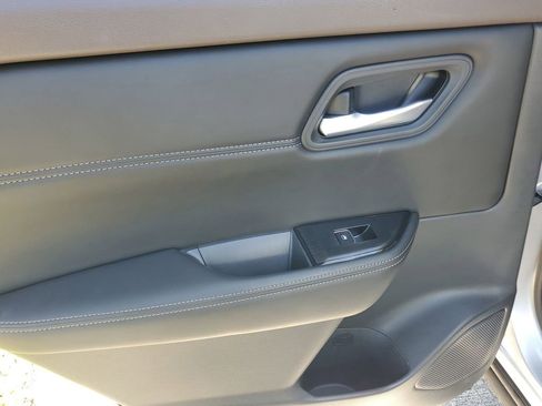 Used 2022 Nissan Rogue SL w/ SL Premium Package FWD image 13