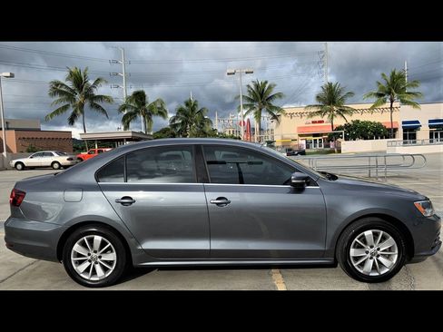 Used 2016 Volkswagen Jetta SE FWD image 4
