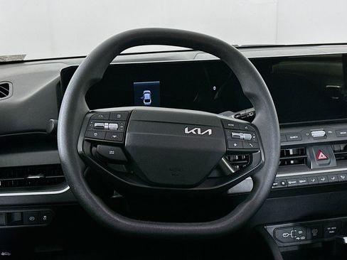 Used 2025 Kia K4 LXS image 18