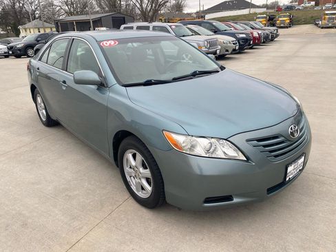 Used 2009 Toyota Camry XLE image 4