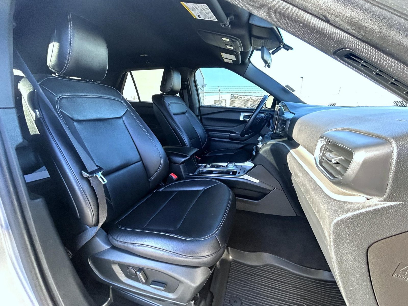 Used 2020 Ford Explorer XLT w/ Equipment Group 202A AWD/4WD image 17