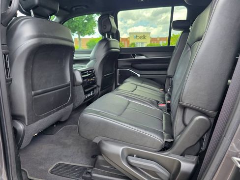 Used 2023 Jeep Wagoneer Series II RWD image 30