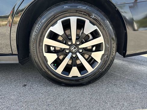 Used 2025 Honda Odyssey EX-L image 13