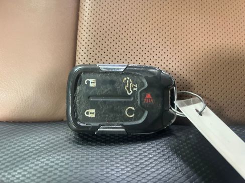 Used 2020 Chevrolet Silverado 1500 High Country w/ Technology Package image 25