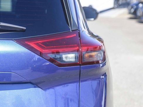 Used 2023 Nissan Rogue SV FWD image 9