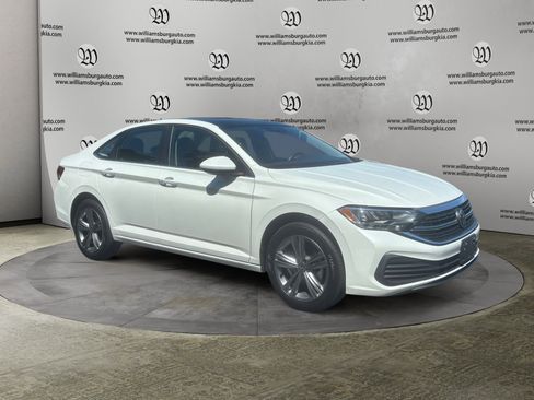 Used 2024 Volkswagen Jetta SE FWD image 7