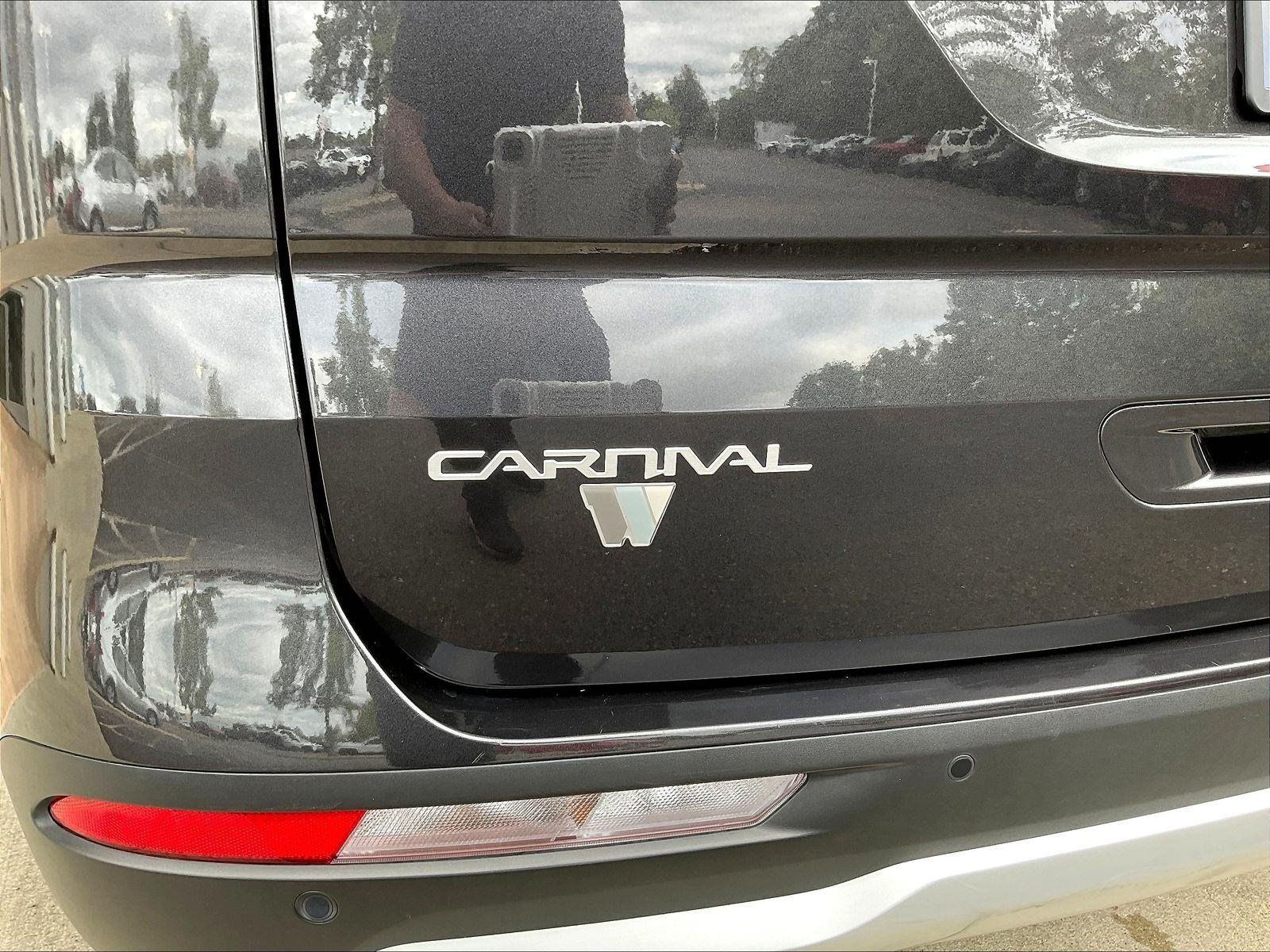 Used 2024 Kia Carnival EX FWD image 23